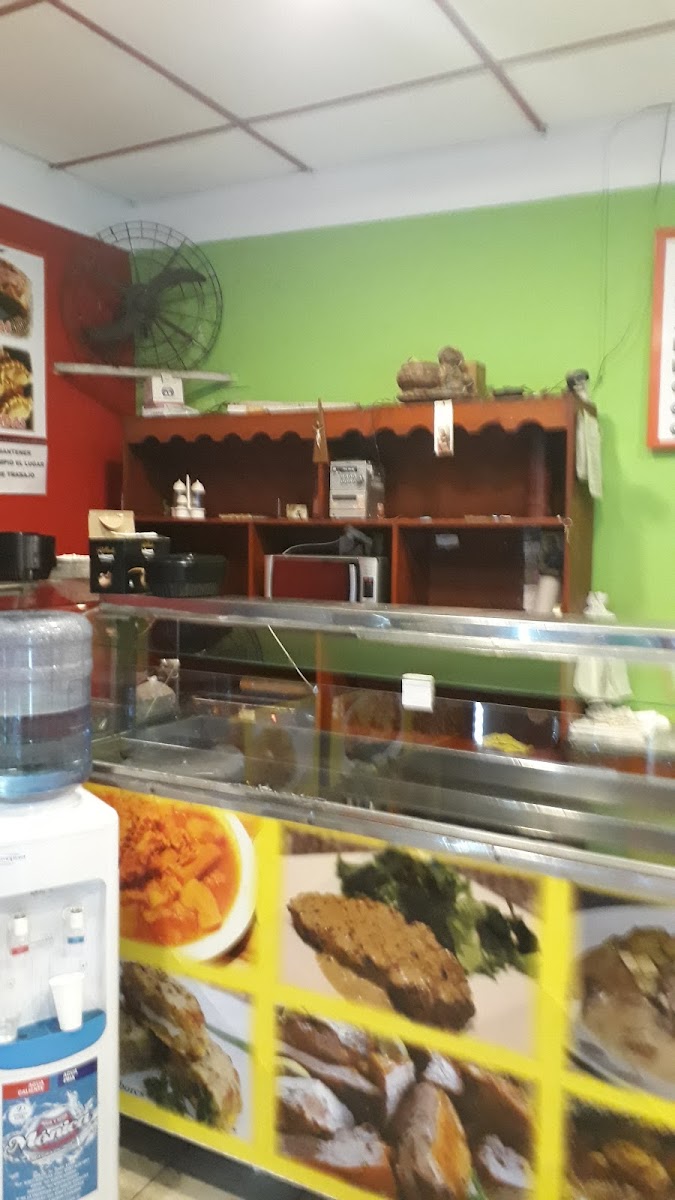 Fabrica De Pastas Y Rotiseria La Nona-10